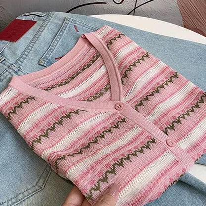 "Cárdigan Rosa Chic". En 2025