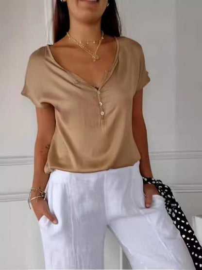 "Camiseta lisa de manga corta con escote en V de seda."