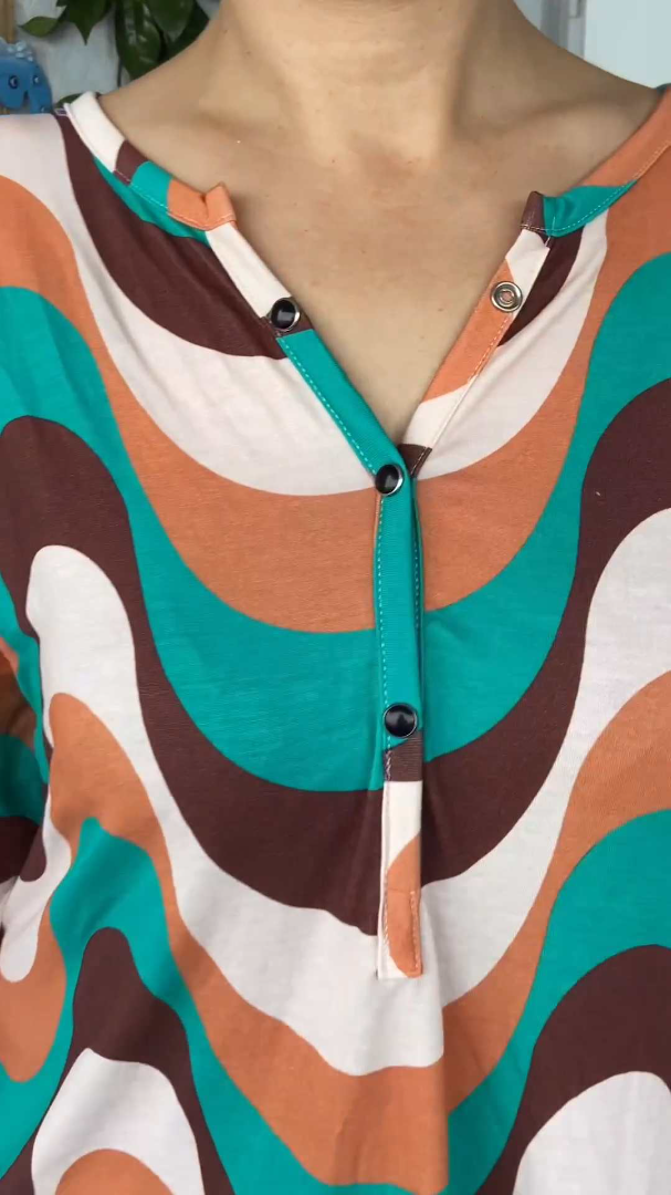 Camiseta Chic Vibe Cuello en V Tienda Zene